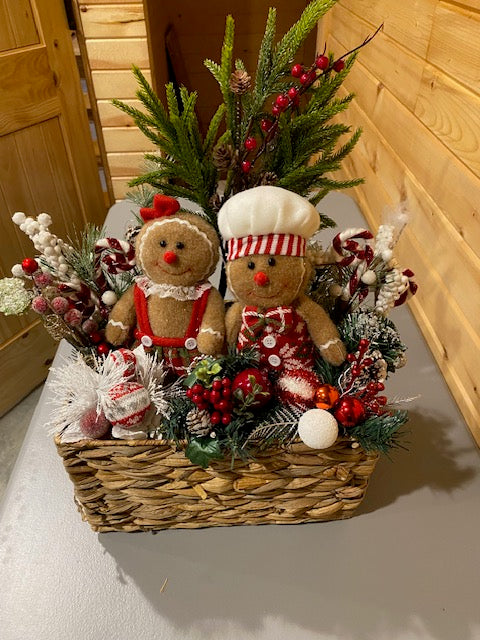 Gingerbread Couple in Winter Basket